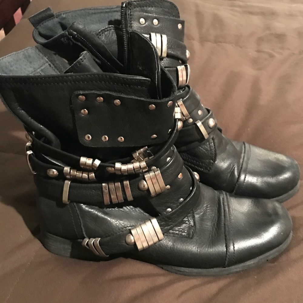 Women’s Aldo Size 8 1/2 Black Pleather Boots.